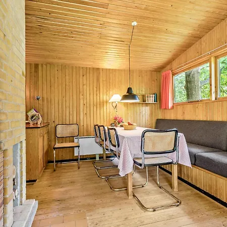 3 Bedroom Nice In Prázdninový dům